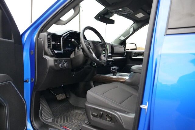 2025 Chevrolet Silverado 1500 RST 4X4 / Z71 Off Road / 5.3L V8 / New Tires! High Point NC