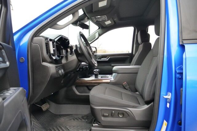 2025 Chevrolet Silverado 1500 RST 4X4 / Z71 Off Road / 5.3L V8 / New Tires! High Point NC