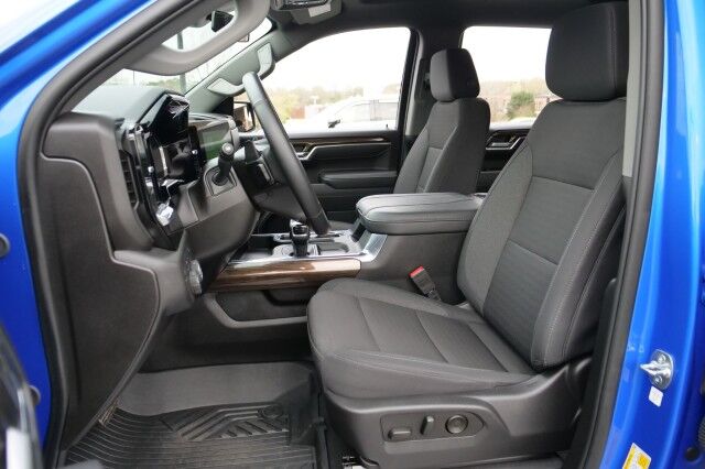 2025 Chevrolet Silverado 1500 RST 4X4 / Z71 Off Road / 5.3L V8 / New Tires! High Point NC