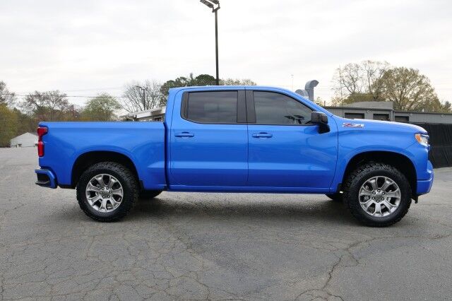2025 Chevrolet Silverado 1500 RST 4X4 / Z71 Off Road / 5.3L V8 / New Tires! High Point NC