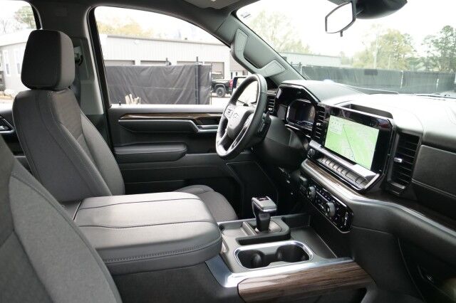 2025 Chevrolet Silverado 1500 RST 4X4 / Z71 Off Road / 5.3L V8 / New Tires! High Point NC