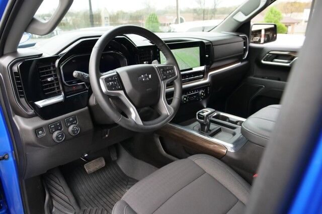 2025 Chevrolet Silverado 1500 RST 4X4 / Z71 Off Road / 5.3L V8 / New Tires! High Point NC