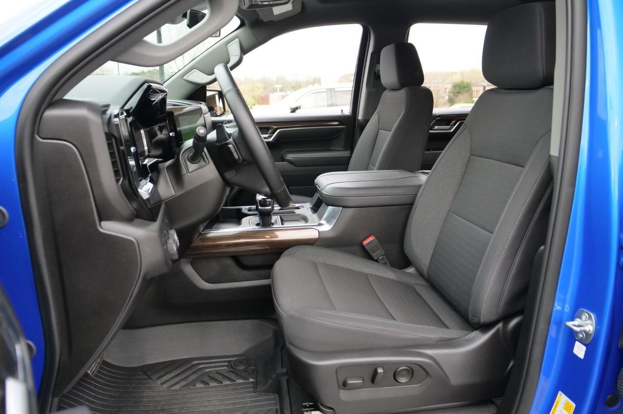 2025 Chevrolet Silverado 1500 RST 4X4 / Z71 Off Road / 5.3L V8 / New Tires! Lincolnton NC