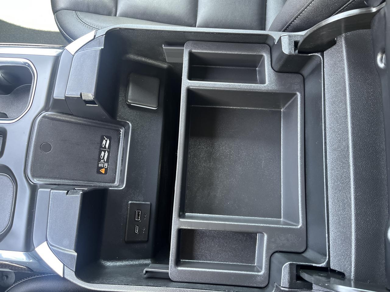 2025 Chevrolet Silverado 1500 RST Z71 Crew Cab 4WD 3.0L DuramaxDiesel AllStarPremiumPkg w/Sunroof AdptvCrz LthrBuckets 20s Saukville WI