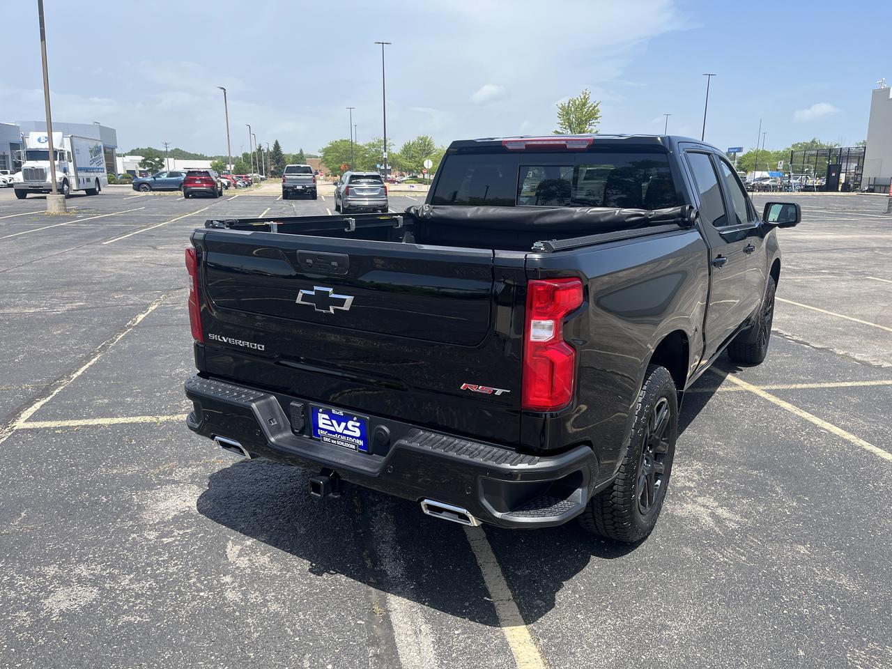 2025 Chevrolet Silverado 1500 RST Z71 Crew Cab 4WD 3.0L DuramaxDiesel AllStarPremiumPkg w/Sunroof AdptvCrz LthrBuckets 20s Saukville WI