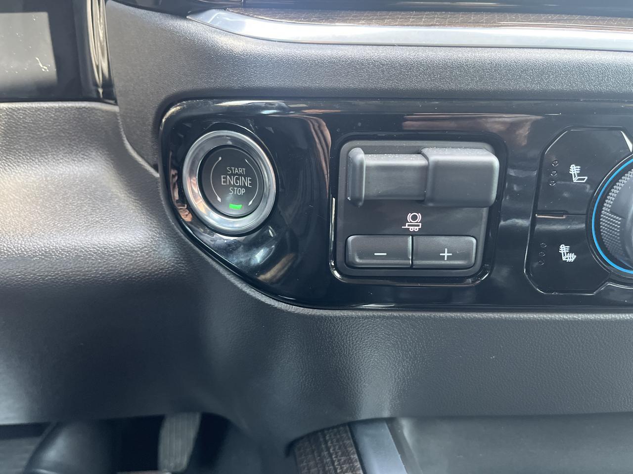 2025 Chevrolet Silverado 1500 RST Z71 Crew Cab 4WD 3.0L DuramaxDiesel AllStarPremiumPkg w/Sunroof AdptvCrz LthrBuckets 20s Saukville WI