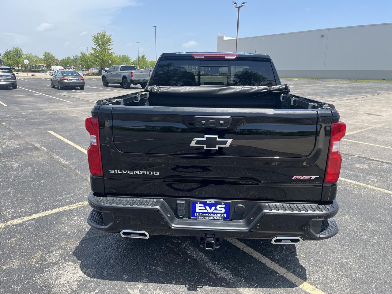 2025 Chevrolet Silverado 1500 RST Z71 Crew Cab 4WD 3.0L DuramaxDiesel AllStarPremiumPkg w/Sunroof AdptvCrz LthrBuckets 20s Saukville WI