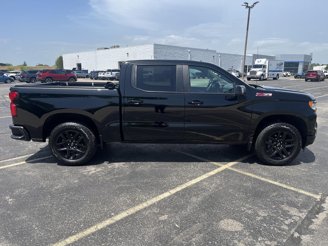2025 Chevrolet Silverado 1500 RST Z71 Crew Cab 4WD 3.0L DuramaxDiesel AllStarPremiumPkg w/Sunroof AdptvCrz LthrBuckets 20s Saukville WI