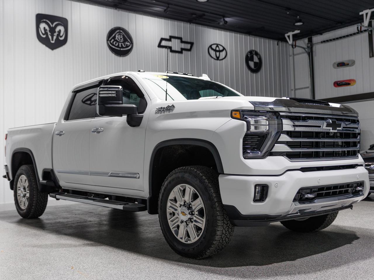 2025 Chevrolet Silverado 2500 High Country Crew Cab 4WD Diesel NAV