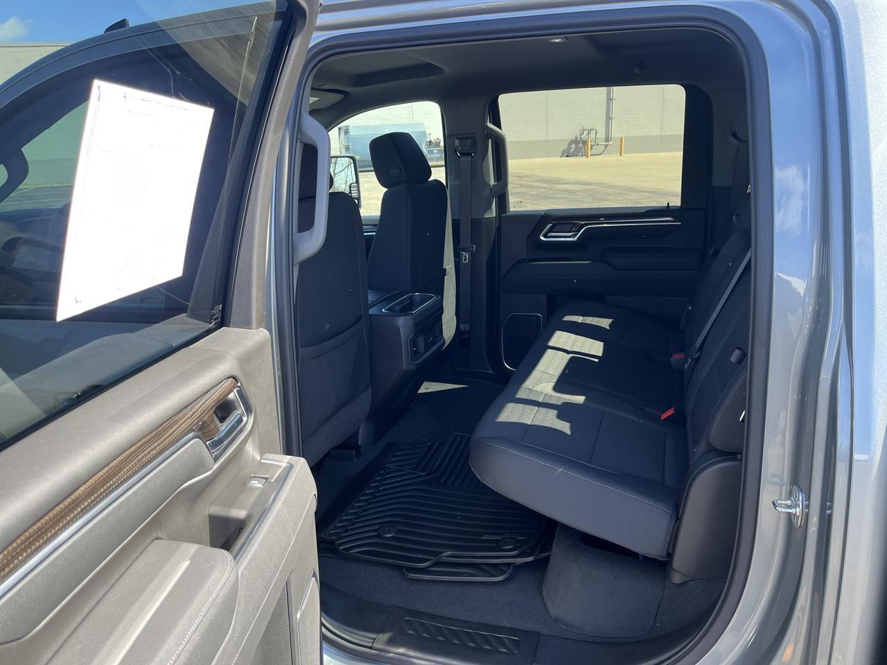 2025 Chevrolet Silverado 2500HD 2500HD LT Z71 Crew Cab 4WD DuramaxDiesel HeatPkg 5thWheelPkg w/PwrSeat RemoteStart HtdBucketSeats Saukville WI