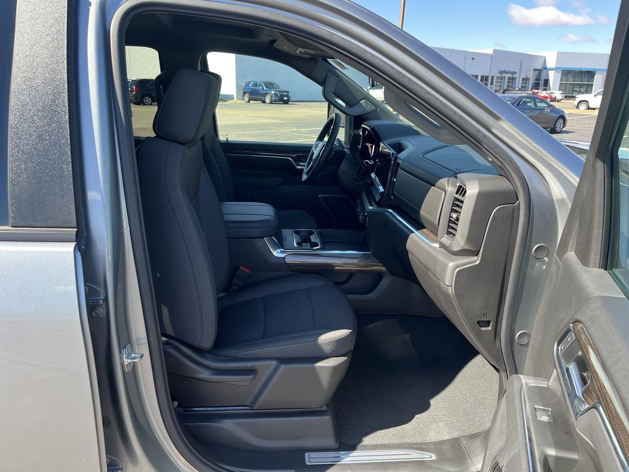 2025 Chevrolet Silverado 2500HD 2500HD LT Z71 Crew Cab 4WD DuramaxDiesel HeatPkg 5thWheelPkg w/PwrSeat RemoteStart HtdBucketSeats Saukville WI