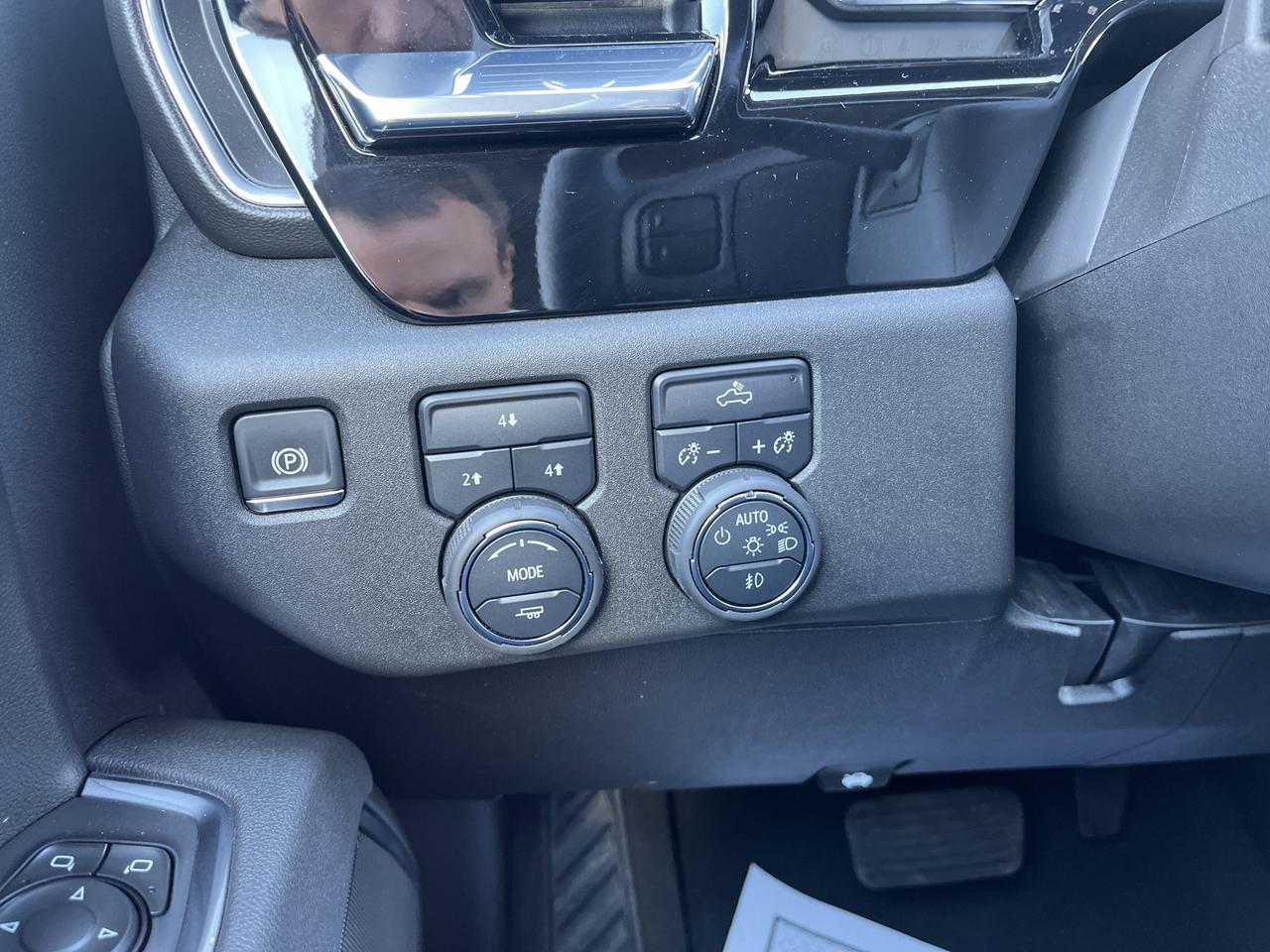 2025 Chevrolet Silverado 2500HD 2500HD LT Z71 Crew Cab 4WD DuramaxDiesel HeatPkg 5thWheelPkg w/PwrSeat RemoteStart HtdBucketSeats Saukville WI
