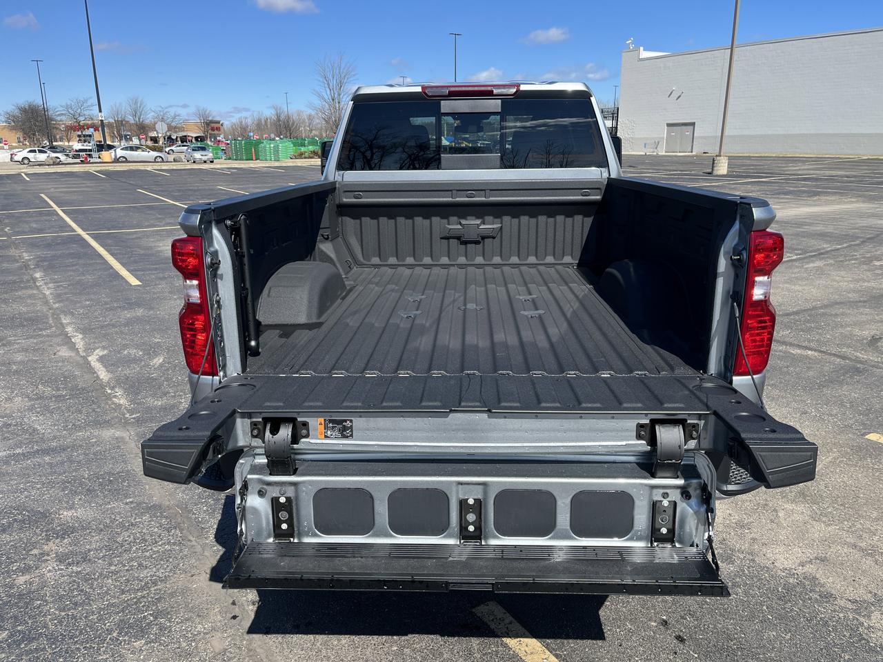 2025 Chevrolet Silverado 2500HD 2500HD LT Z71 Crew Cab 4WD DuramaxDiesel HeatPkg 5thWheelPkg w/PwrSeat RemoteStart HtdBucketSeats Saukville WI