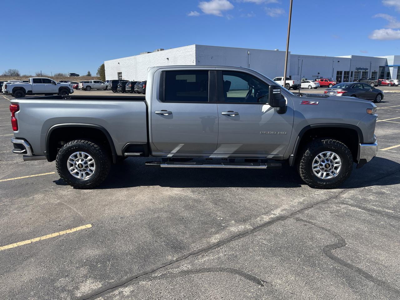 2025 Chevrolet Silverado 2500HD 2500HD LT Z71 Crew Cab 4WD DuramaxDiesel HeatPkg 5thWheelPkg w/PwrSeat RemoteStart HtdBucketSeats Saukville WI