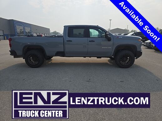 2025_Chevrolet_Silverado 2500HD_4x4 Crew Cab Custom_ Fond du Lac WI