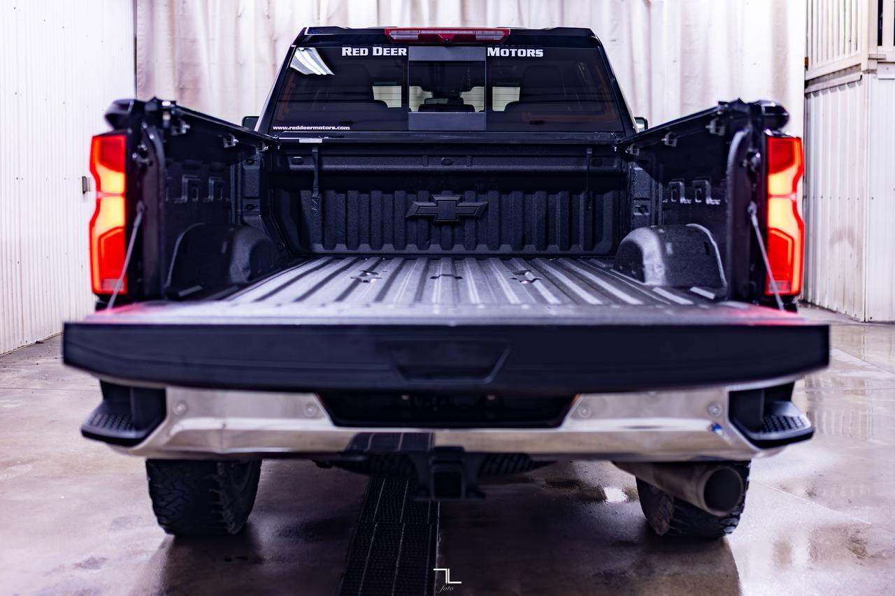 2025 Chevrolet Silverado 2500HD 4x4 Crew Cab LTZ Diesel Leather Roof Nav BCam Red Deer AB