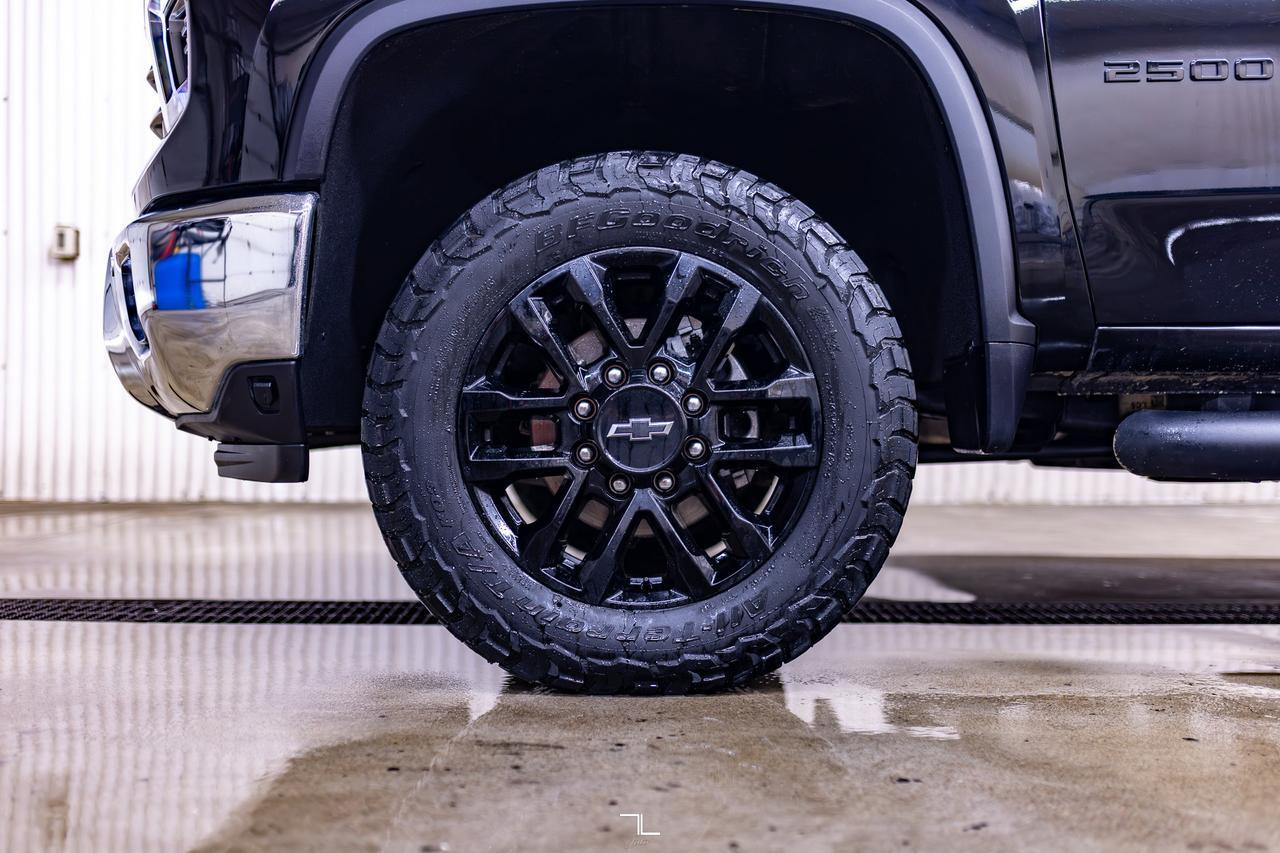 2025 Chevrolet Silverado 2500HD 4x4 Crew Cab LTZ Diesel Leather Roof Nav BCam Red Deer AB