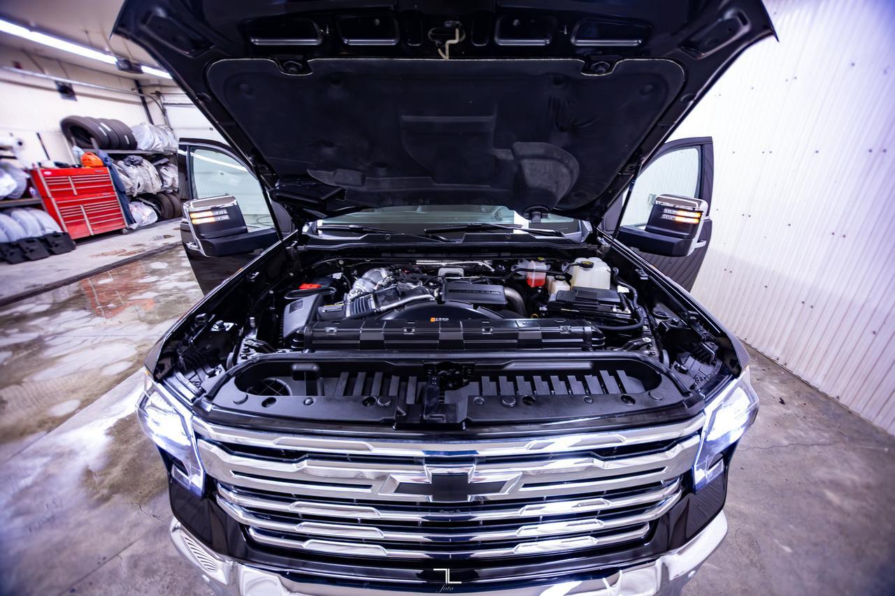 2025 Chevrolet Silverado 2500HD 4x4 Crew Cab LTZ Diesel Leather Roof Nav BCam Red Deer AB
