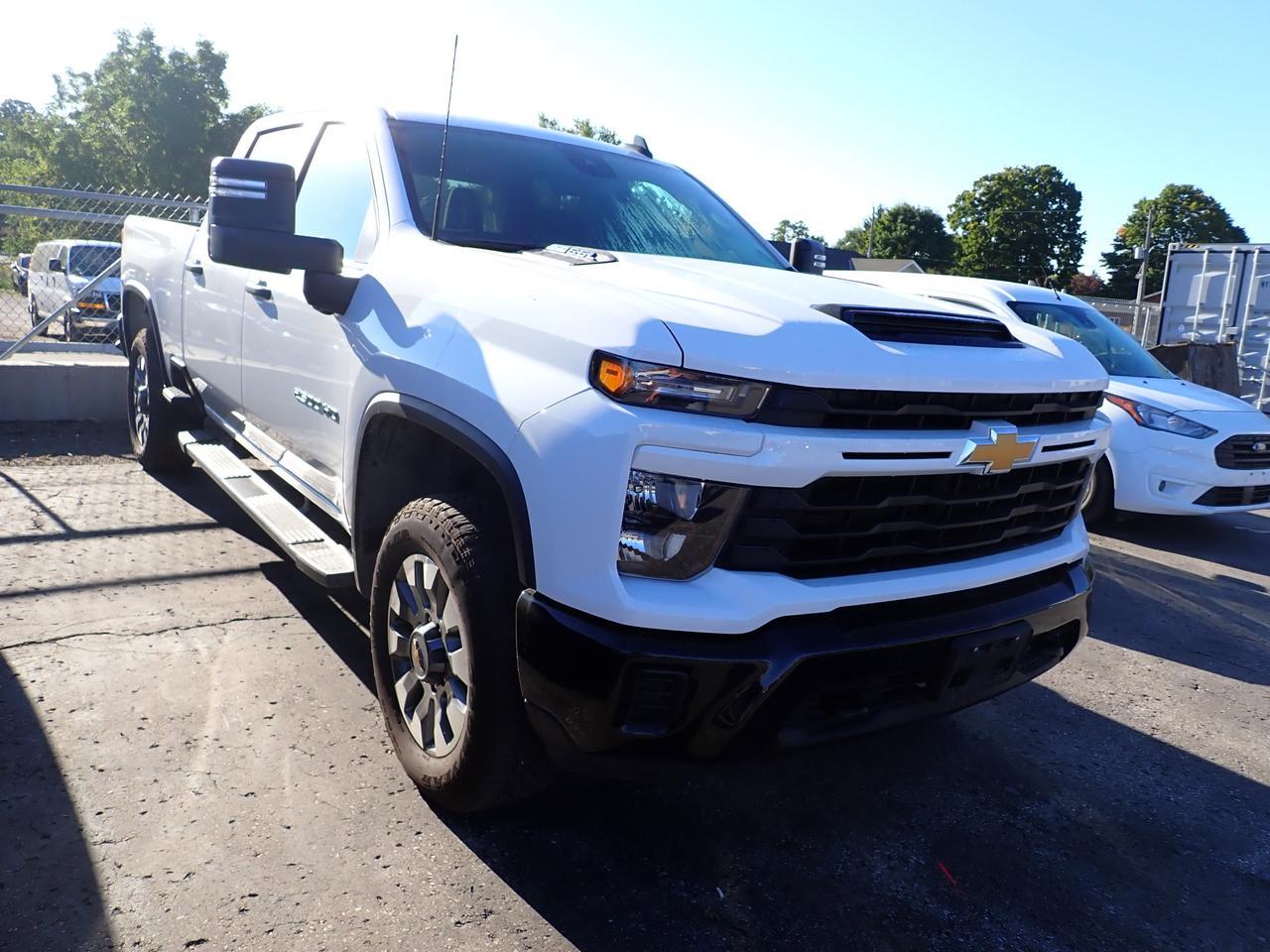 2025 Chevrolet Silverado 2500HD Custom CREW CAB 4WD