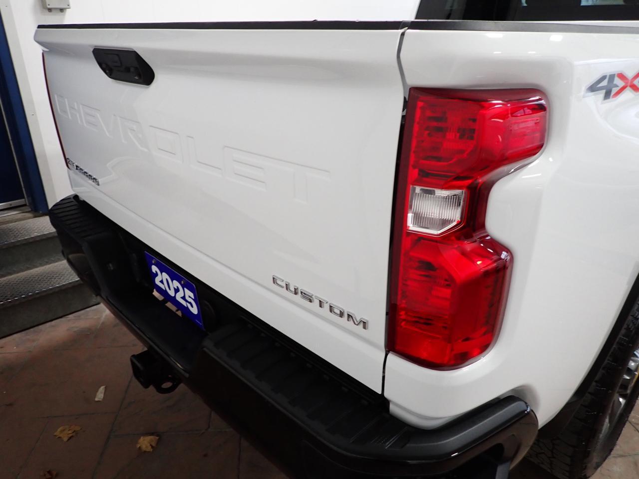 2025 Chevrolet Silverado 2500HD Custom CREW CAB 4WD Listowel ON