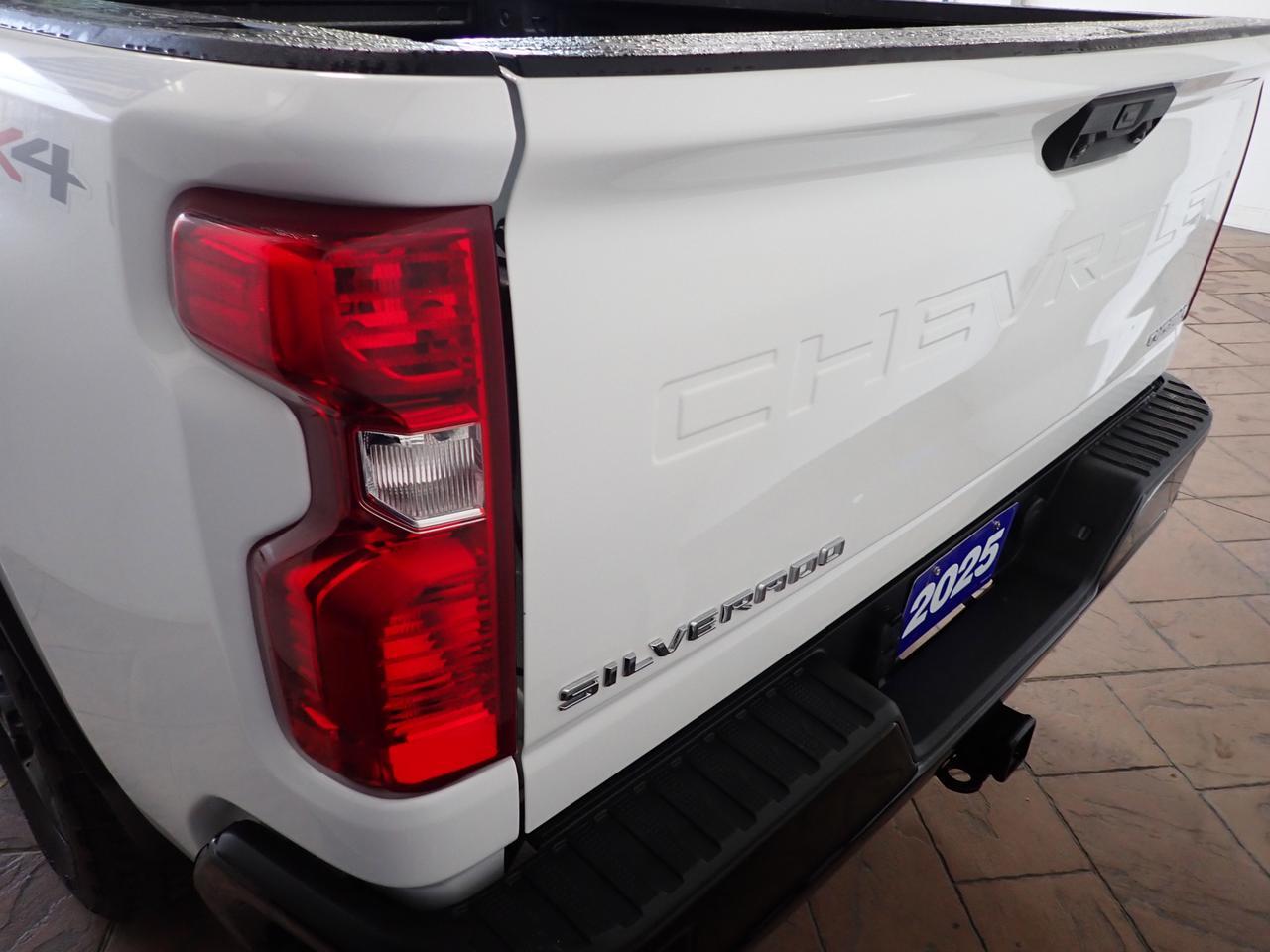 2025 Chevrolet Silverado 2500HD Custom CREW CAB 4WD SHORT BOX Listowel ON