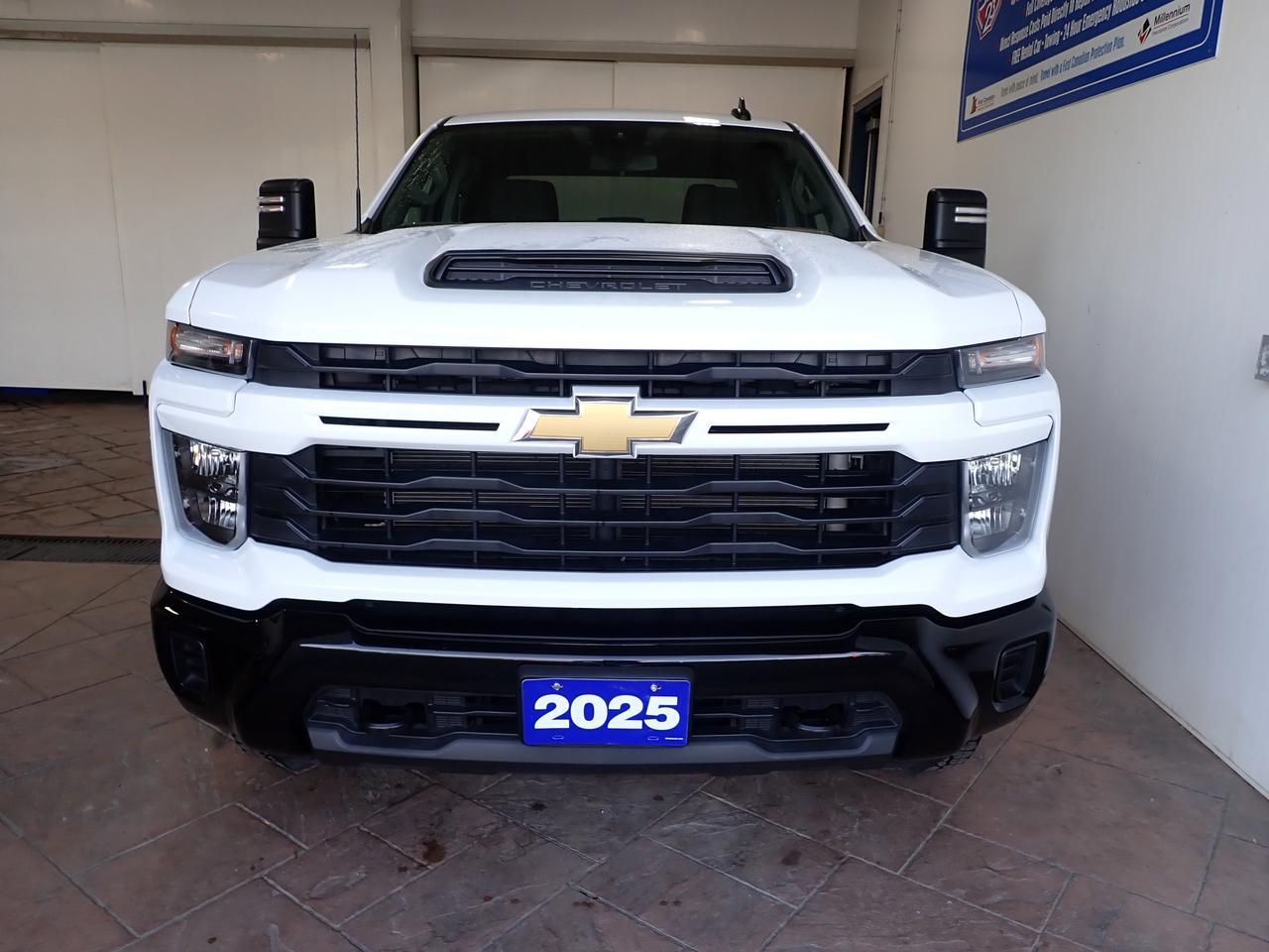 2025 Chevrolet Silverado 2500HD Custom CREW CAB 4WD SHORT BOX Listowel ON