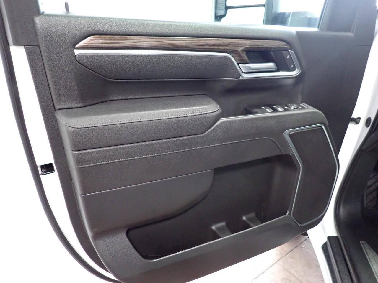 2025 Chevrolet Silverado 2500HD LT CREW CAB 4WD 6'4 BOX Listowel ON