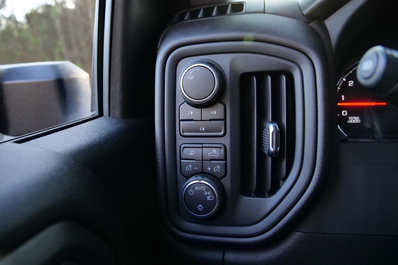 2025 Chevrolet Silverado 2500HD Work Truck 4X4 / Safety Package / 6.6L V8! Lincolnton NC