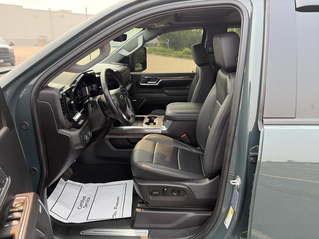 2025 Chevrolet Silverado 3500HD 3500HD LTZ Z71 Crew Cab 4WD DuramaxDiesel TrailBoss + TechPkgs /Sunroof 20sBlackWheels HD-SrrndVsn Saukville WI