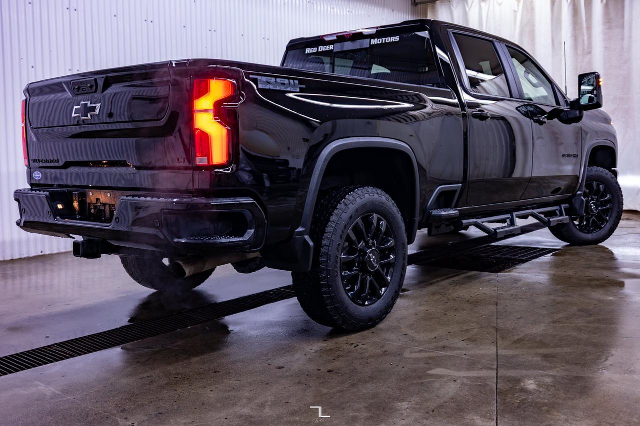 2025 Chevrolet Silverado 3500HD 4x4 Crew Cab LT Trail Boss Z71 Leather Nav BCam Red Deer AB