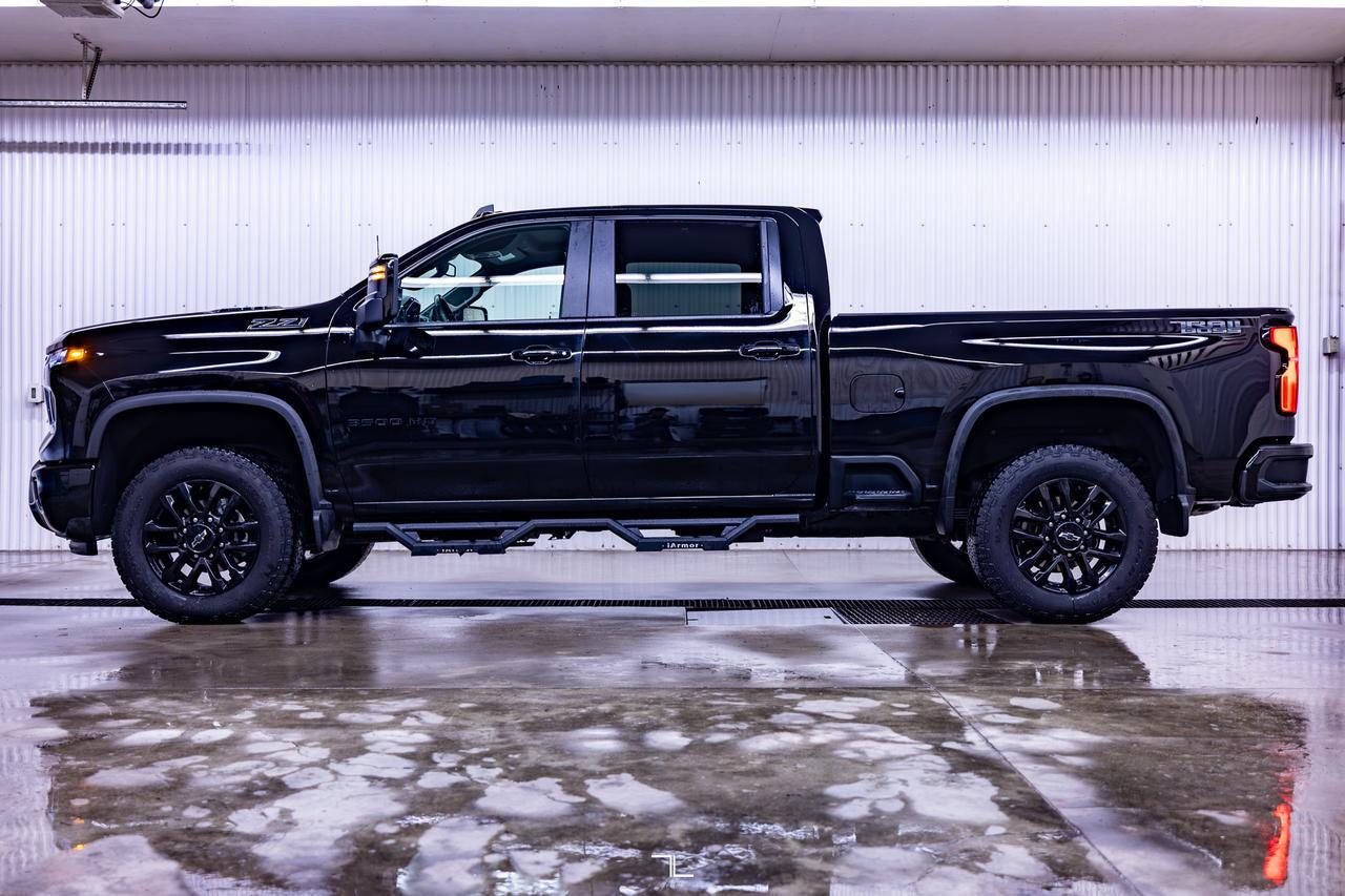 2025 Chevrolet Silverado 3500HD 4x4 Crew Cab LT Trail Boss Z71 Leather Nav BCam Red Deer AB