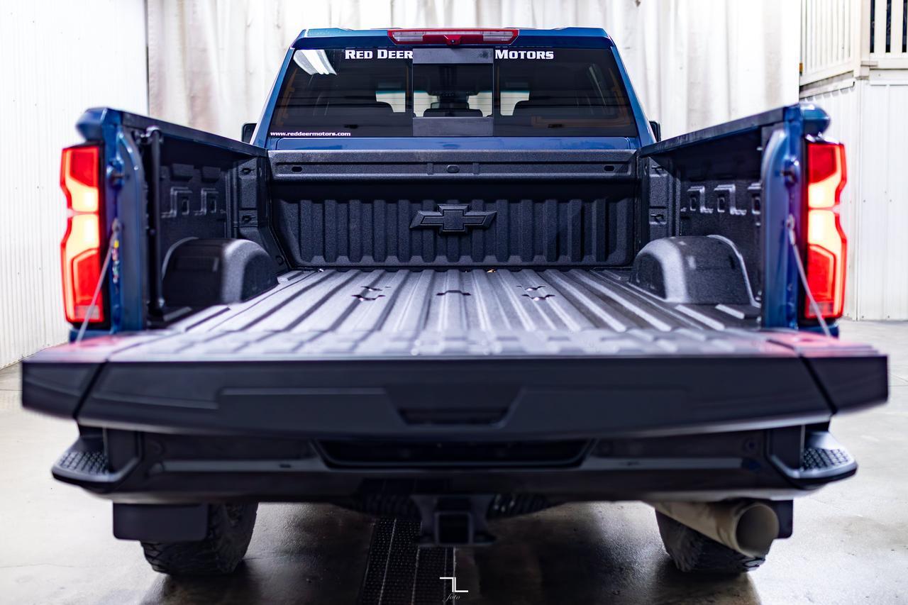 2025 Chevrolet Silverado 3500HD 4x4 Crew Cab LT True North Z71 Diesel Leather Nav Red Deer AB