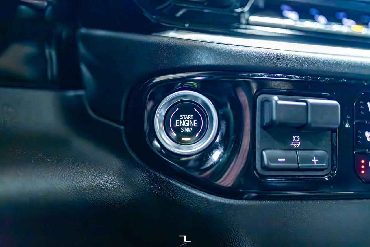 2025 Chevrolet Silverado 3500HD 4x4 Crew Cab LTZ Z71 Diesel Leather Roof Nav Red Deer AB