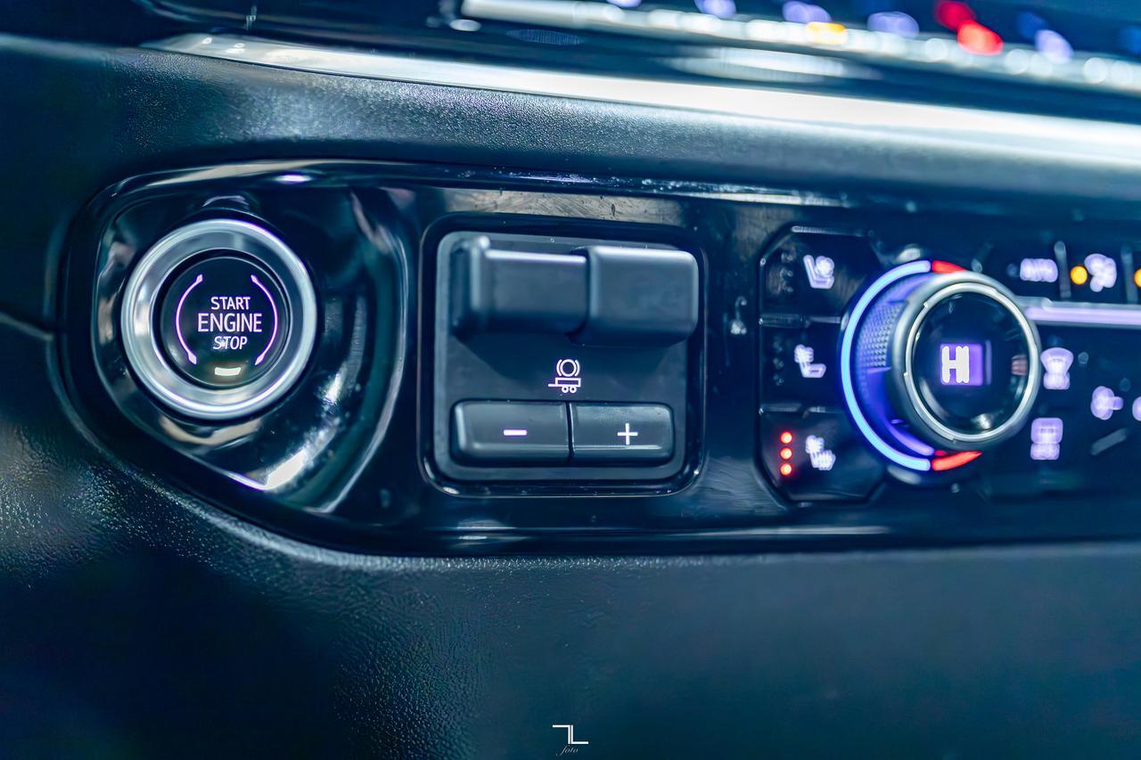 2025 Chevrolet Silverado 3500HD 4x4 Crew Cab LTZ Z71 Diesel Leather Roof Nav Red Deer AB