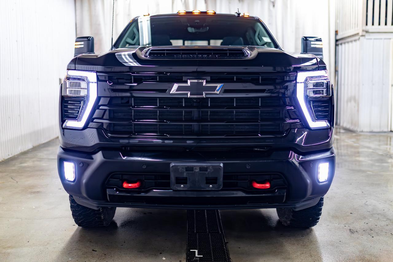 2025 Chevrolet Silverado 3500HD 4x4 Crew Cab LTZ Z71 Diesel Leather Roof Nav Red Deer AB