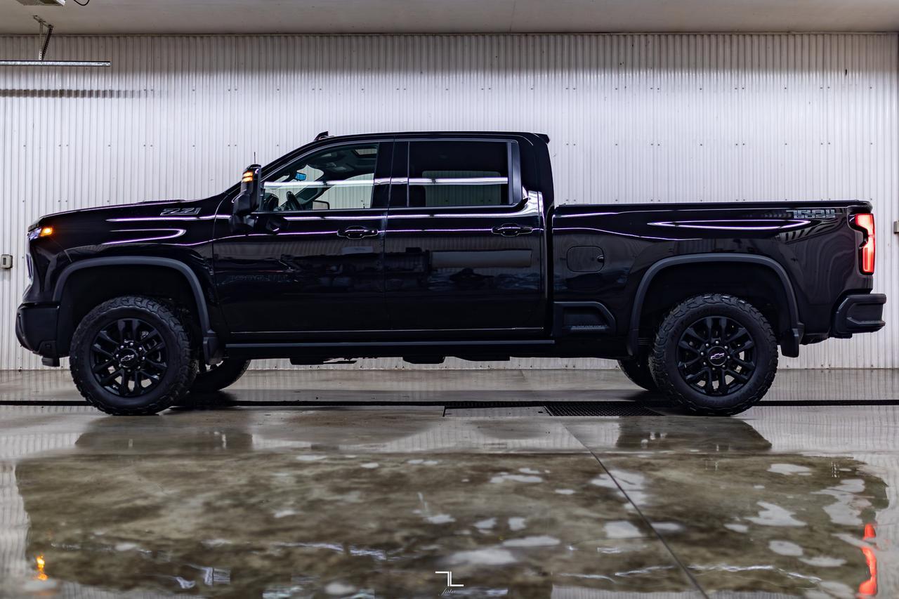 2025 Chevrolet Silverado 3500HD 4x4 Crew Cab LTZ Z71 Diesel Leather Roof Nav Red Deer AB