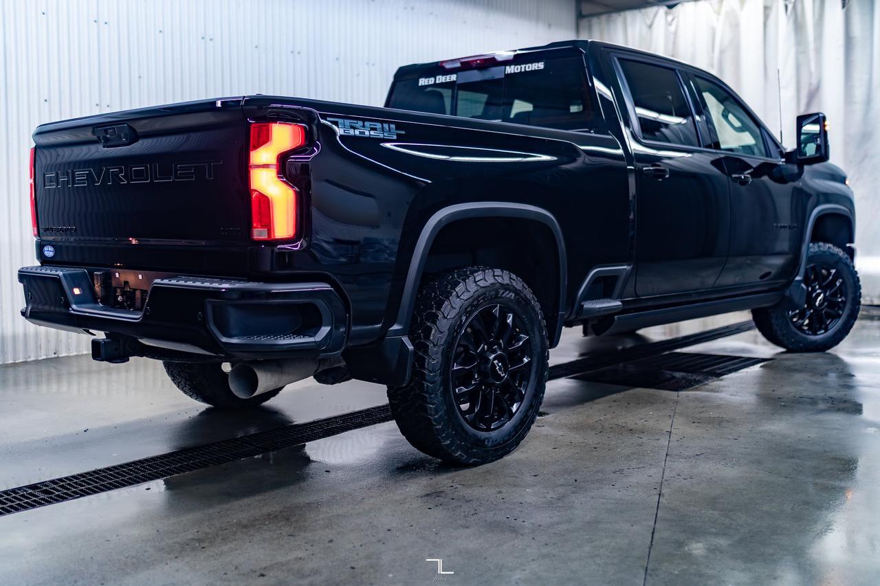 2025 Chevrolet Silverado 3500HD 4x4 Crew Cab LTZ Z71 Diesel Leather Roof Nav Red Deer AB