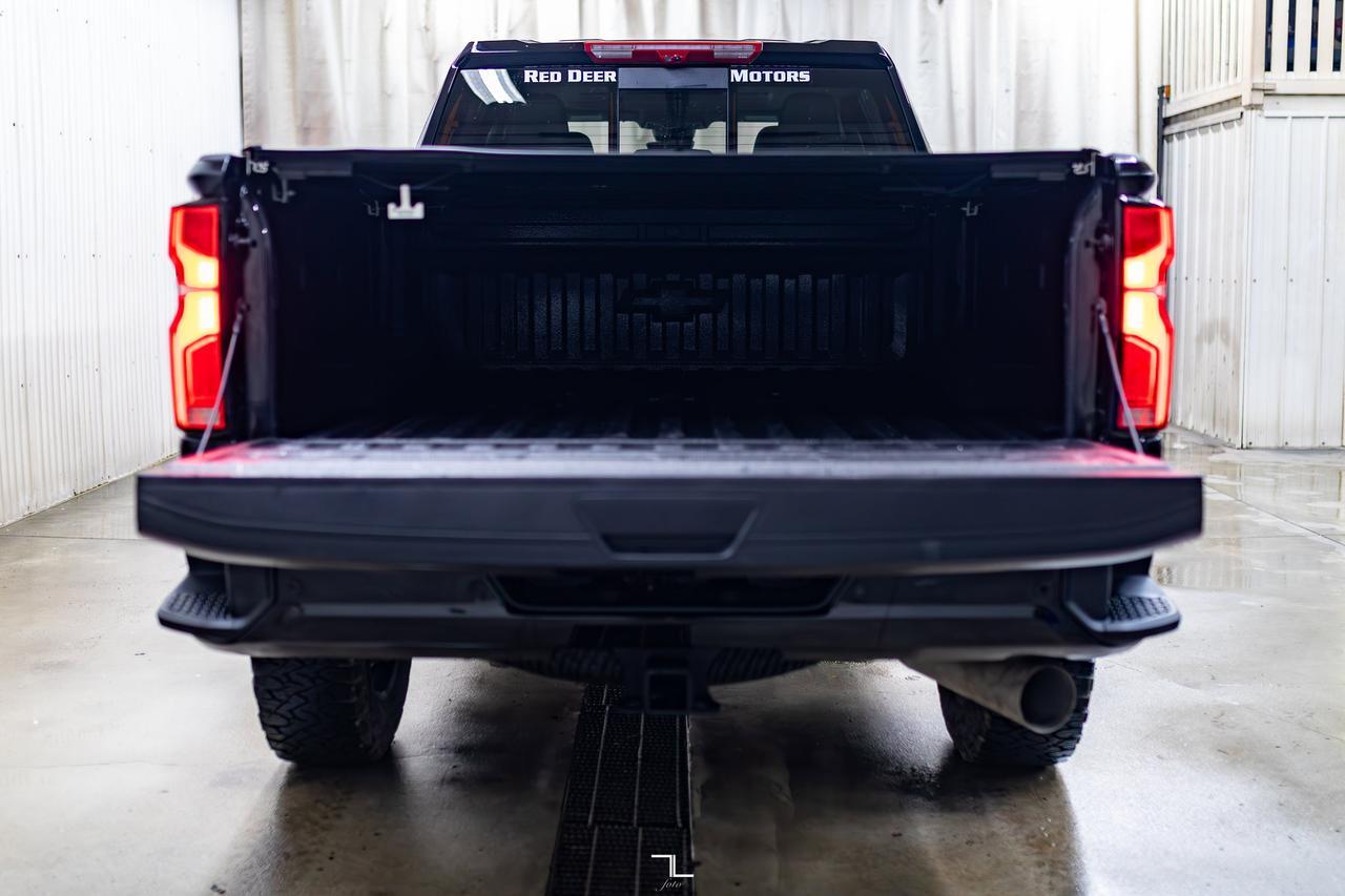 2025 Chevrolet Silverado 3500HD 4x4 Crew Cab LTZ Z71 Diesel Leather Roof Nav Red Deer AB