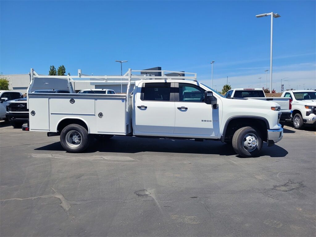 2025 Chevrolet Silverado 3500HD Work Truck photo 3