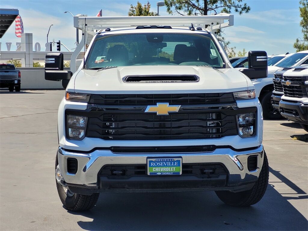 2025 Chevrolet Silverado 3500HD Work Truck photo 2