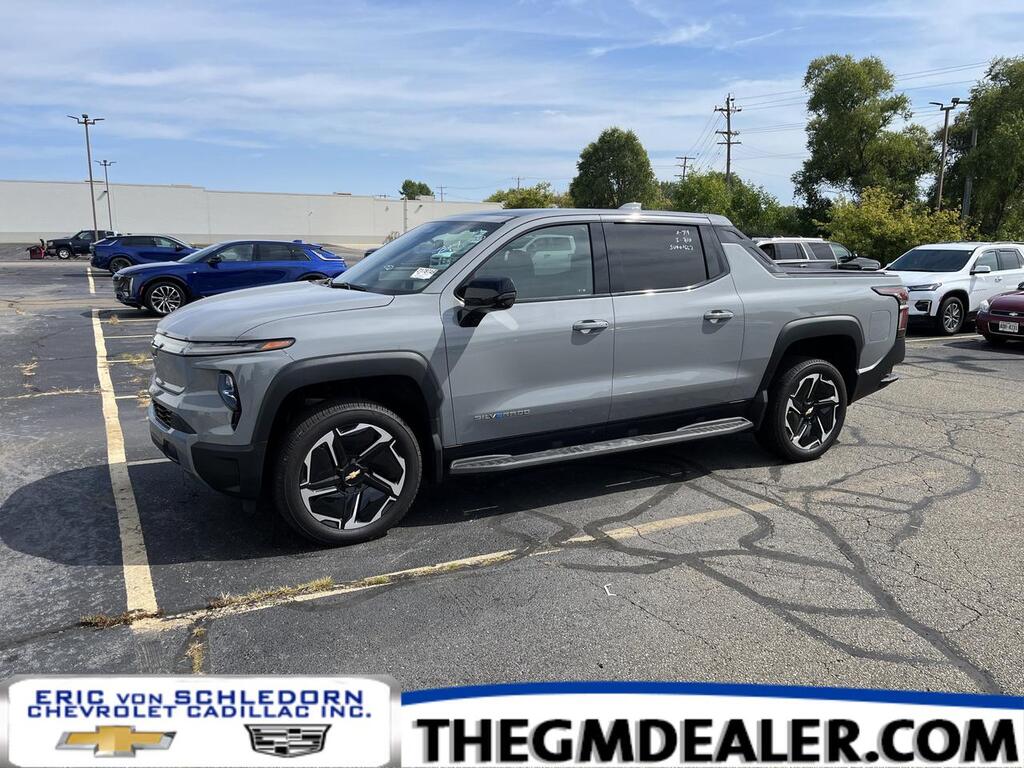 2025 Chevrolet Silverado EV LT Ext Range e4WD PremiumPkg w/SuperCrz AdptvCrz 22s Spray-OnBdlnr FixedSunroof Dual-LevelChargeCord Milwaukee WI