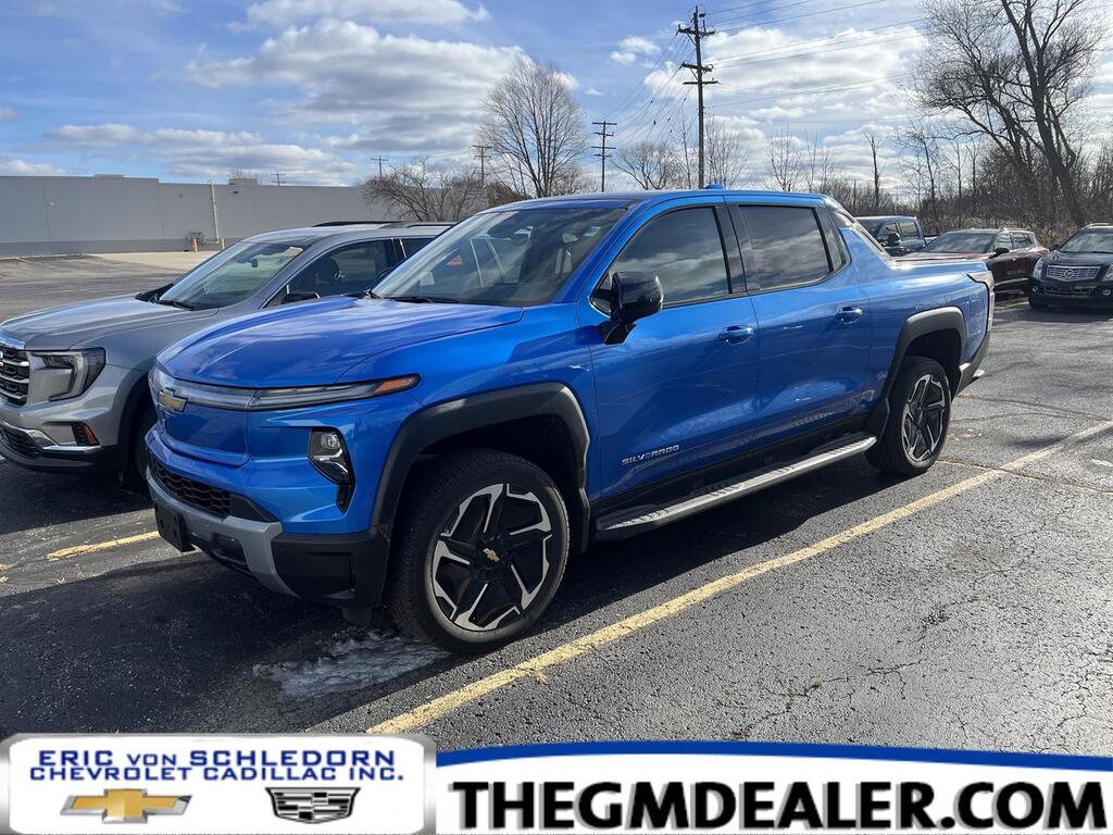 2025 Chevrolet Silverado EV LT Extended Range e4WD PremiumPkg w/SuperCrz Dual-LevelChargeCord 22s Spray-OnBedliner HD-SrrndVsn Milwaukee WI