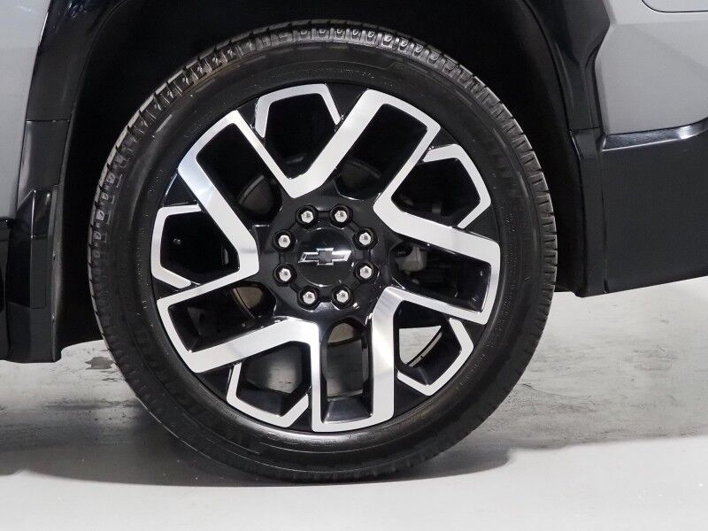 2025 Chevrolet Silverado EV RST Max Range e4WD *HEADS-UP DISPLAY, NAVIGATION, SUPER CRUISE, SAFETY ALERTS, 360 VIEW CAMERAS, PANORAMA GLASS ROOF, CLIMATE SEATS, HEATED STEERING, 4-WHEEL STEER, 24 INCH WHEELS, WIRELESS CHARGING Round Rock TX