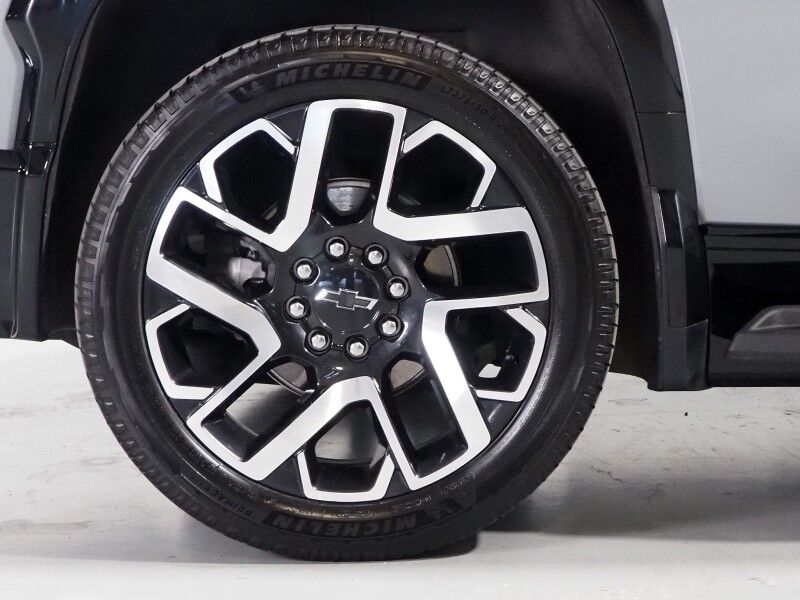 2025 Chevrolet Silverado EV RST Max Range e4WD *HEADS-UP DISPLAY, NAVIGATION, SUPER CRUISE, SAFETY ALERTS, 360 VIEW CAMERAS, PANORAMA GLASS ROOF, CLIMATE SEATS, HEATED STEERING, 4-WHEEL STEER, 24 INCH WHEELS, WIRELESS CHARGING Round Rock TX