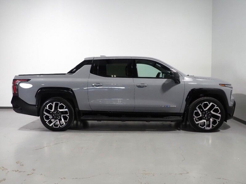 2025 Chevrolet Silverado EV RST Max Range e4WD *HEADS-UP DISPLAY, NAVIGATION, SUPER CRUISE, SAFETY ALERTS, 360 VIEW CAMERAS, PANORAMA GLASS ROOF, CLIMATE SEATS, HEATED STEERING, 4-WHEEL STEER, 24 INCH WHEELS, WIRELESS CHARGING Round Rock TX