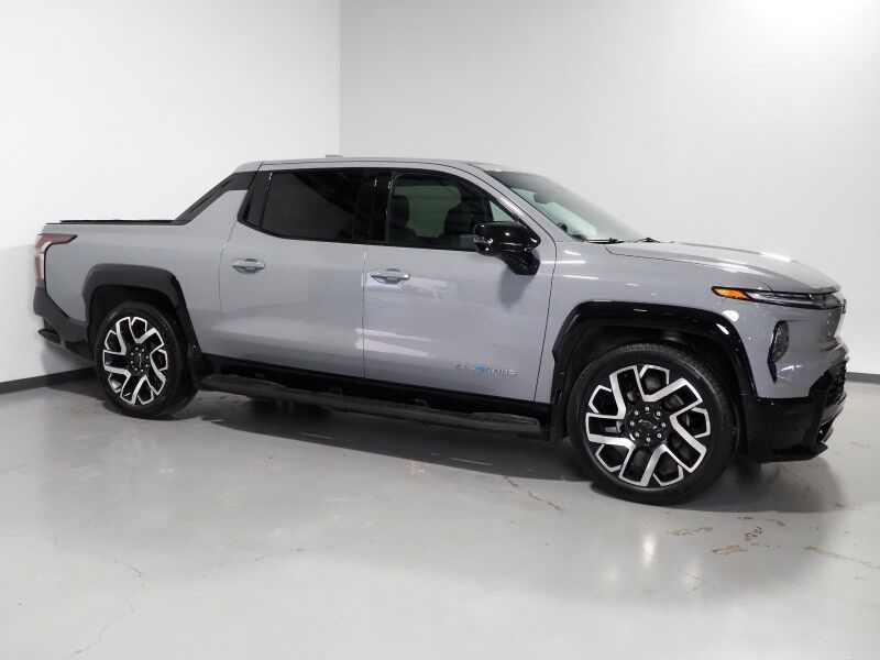 2025 Chevrolet Silverado EV RST Max Range e4WD *HEADS-UP DISPLAY, NAVIGATION, SUPER CRUISE, SAFETY ALERTS, 360 VIEW CAMERAS, PANORAMA GLASS ROOF, CLIMATE SEATS, HEATED STEERING, 4-WHEEL STEER, 24 INCH WHEELS, WIRELESS CHARGING