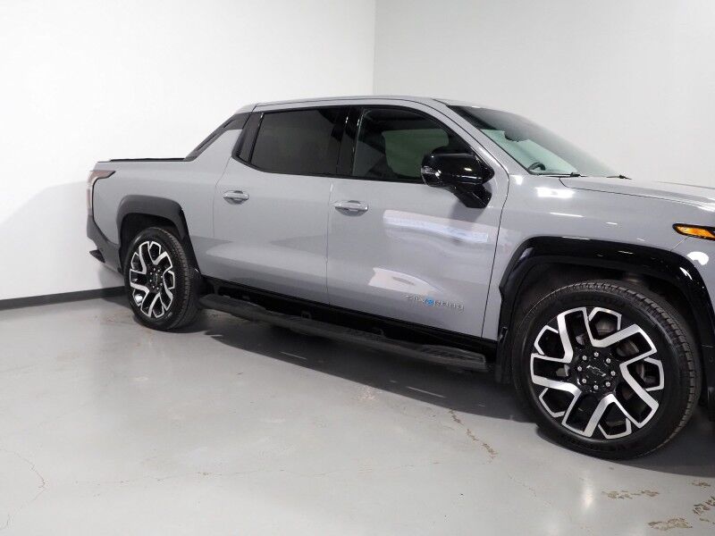 2025 Chevrolet Silverado EV RST Max Range e4WD *HEADS-UP DISPLAY, NAVIGATION, SUPER CRUISE, SAFETY ALERTS, 360 VIEW CAMERAS, PANORAMA GLASS ROOF, CLIMATE SEATS, HEATED STEERING, 4-WHEEL STEER, 24 INCH WHEELS, WIRELESS CHARGING Round Rock TX