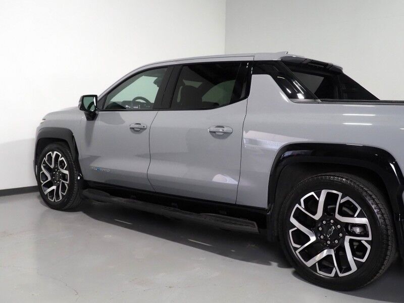 2025 Chevrolet Silverado EV RST Max Range e4WD *HEADS-UP DISPLAY, NAVIGATION, SUPER CRUISE, SAFETY ALERTS, 360 VIEW CAMERAS, PANORAMA GLASS ROOF, CLIMATE SEATS, HEATED STEERING, 4-WHEEL STEER, 24 INCH WHEELS, WIRELESS CHARGING Round Rock TX