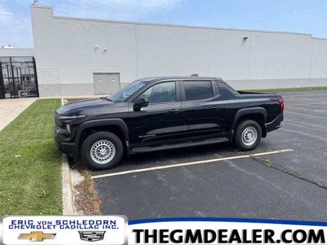 2025 Chevrolet Silverado EV Work Truck Max Range e4WD w/AdptvCrz Spray-OnBedliner SoftRoll-UpTonneauCover HD-SurroundVision Milwaukee WI