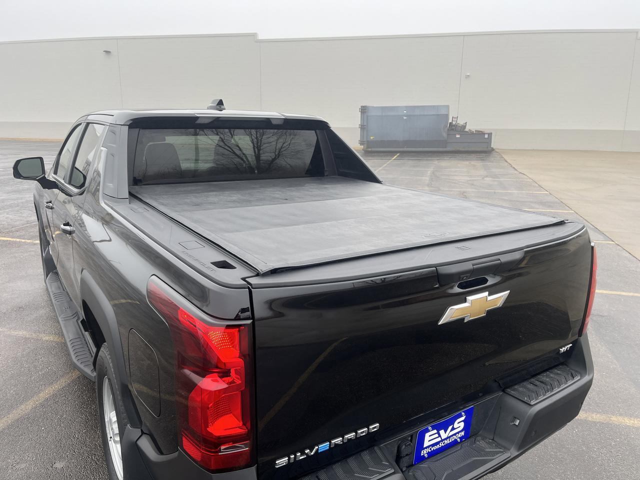 2025 Chevrolet Silverado EV Work Truck Max Range e4WD w/Dual-LevelChargeCord Spray-OnBedliner SoftRollUpTonneauCover AssistSteps Saukville WI